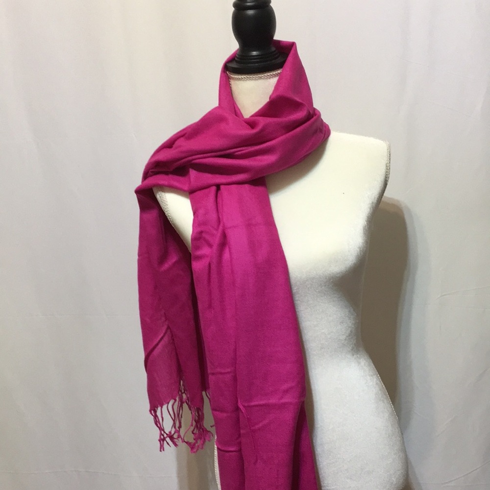 BRAND NEW FUCHSIA ACRYLIC SHAWL/SCARF